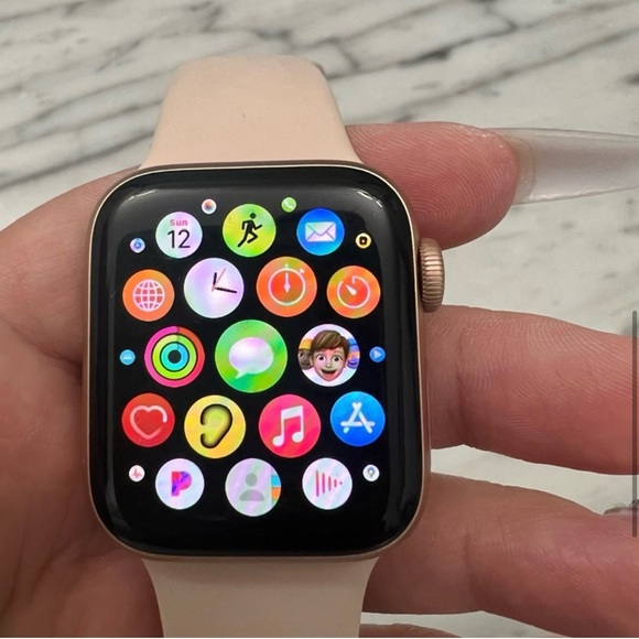 Apple watch series 4 40mm gps and cellular - Picture 6 of 9